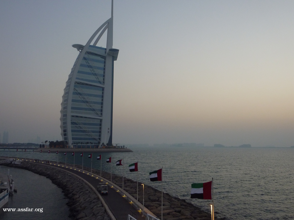 دبي وموقعها الاستراتيجي